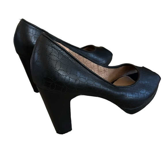 Fossil Women’s Size 10 Black Perforated Peep Toe Heels. - Picture 3 of 10